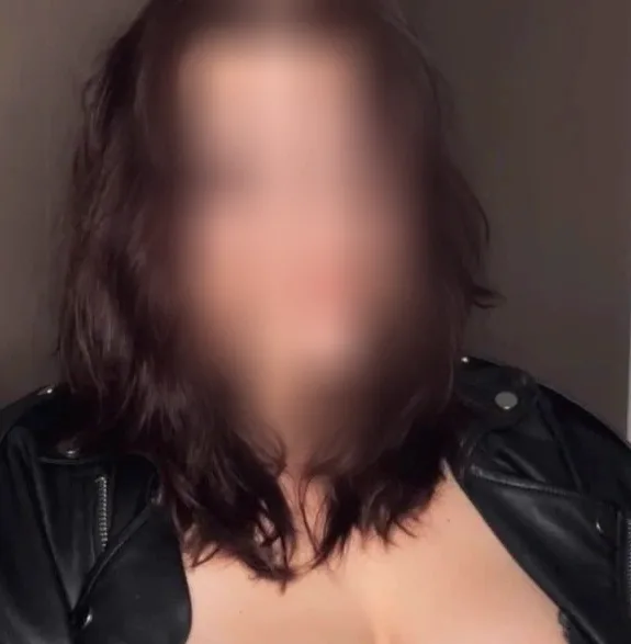 Daniela, 25