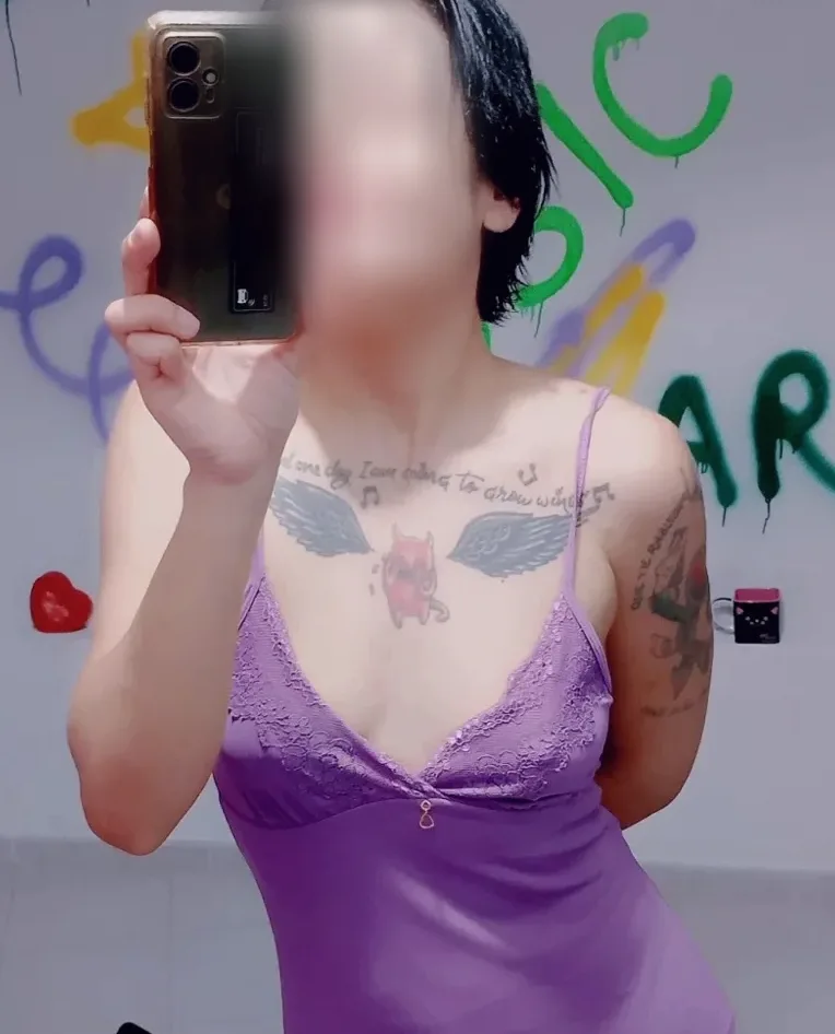 Hannah, 21