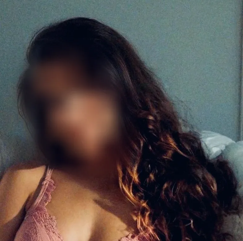 Nadja, 25